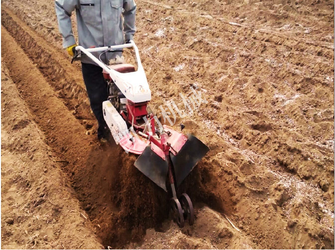 開溝埋藤機